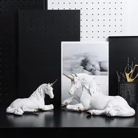 Hot Abstrak Hewan Ornamen Desktop Unicorn Kerajinan Resin Patung untuk Rumah Hidup Ornamen Dekoratif