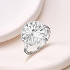 خاتم فاخر من الفضة الإسترلينية عيار 925 مطلي بالروديوم مصنوع بتقنية CNC للنساء للزفاف والخطوبة مجوهرات أنيقة للبيع بالجملة - Product Image 2