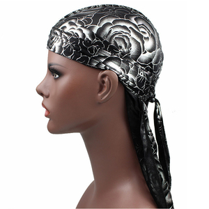 HZM-18242 personnalisé hommes soyeux Durags Turban chapeau Bandanas chapeaux Rose imprimé hommes Durag longues bretelles vagues <span class=keywords><strong>cheveux</strong></span> accessoires - Product Image 1