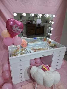 Table <span class=keywords><strong>de</strong></span> toilette moderne blanche pour chambre à coucher avec miroir LED amovible et réglable et tiroirs <span class=keywords><strong>de</strong></span> rangement - Product Image 1