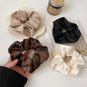 Luxe satijnen scrunchies elastiekjes effen kleur haarband rubberen touw paardenstaart houder mode haaraccessoires groothandel - Product Image 3