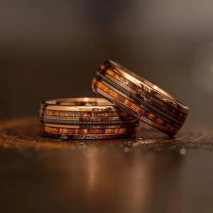 Nouvelle Collection 2024 : Bague Saristocratique en Acier Inoxydable de Haute Qualité 8MM, Motif Corde de Guitare et Bois de Cask, Bijou pour <span class=keywords><strong>Homme</strong></span>, Cadeau de Fête - Product Image 1