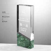 Prix du trophée en marbre de cristal d'obélisque de triangle de haute qualité Conception durable populaire pour les récompenses de souvenirs de remise des diplômes