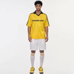 Jersey Sepak Bola Retro V-Neck Sublimasi Custom Langsung dari Pabrik, Lengan Pendek, Cepat Kering, untuk Unisex, Kualitas Premium - Product Image 4
