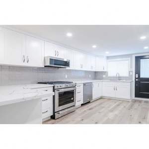 Armoires de cuisine modulaires blanches sur mesure, nouveau design de meubles de cuisine, rangement et garde-manger avec plan de travail en pierre - Product Image 4