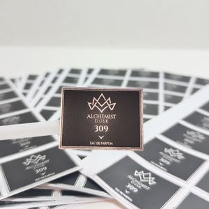 Meilleur prix pour des <span class=keywords><strong>autocollants</strong></span> personnalisés en feuille d'or résistants à l'eau, <span class=keywords><strong>autocollants</strong></span> adhésifs à forte force, étiquettes de logo pour flacons de parfum en verre - Product Image 2