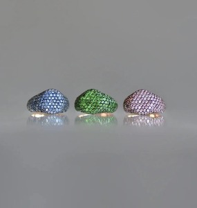 Bague de fiançailles en moissanite au design unique pour les cérémonies de fiançailles, les mariages et les occasions d'anniversaire, disponible à la vente - Product Image 3