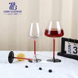 Gobelet à vin en <span class=keywords><strong>verre</strong></span> de luxe de haute qualité Gobelet en <span class=keywords><strong>verre</strong></span> soufflé à la main avec tige de couleur 700ml Verres à pied de grande capacité <span class=keywords><strong>pour</strong></span> bar et banquet - Product Image 3