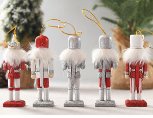 2021 gran oferta de madera hechos a mano lindos adornos muñeca árbol de Navidad colgante europeo muebles para el hogar pintado Cascanueces - Product Image 6