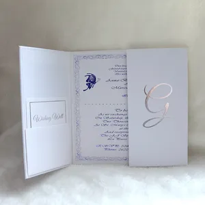 Blanco y plata de tapa dura de tarjeta de invitación de boda con dos pequeñas tarjetas