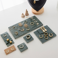 Présentoir de bijoux de présentoir de collier de boucle d'oreille d'anneau de pierre naturelle verte