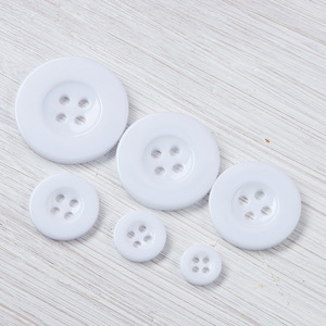 Bán Buôn Trắng Và Đen 4 Lỗ Nút Vòng Nhựa Nút Cho Áo Sơ Mi - Product Image 2