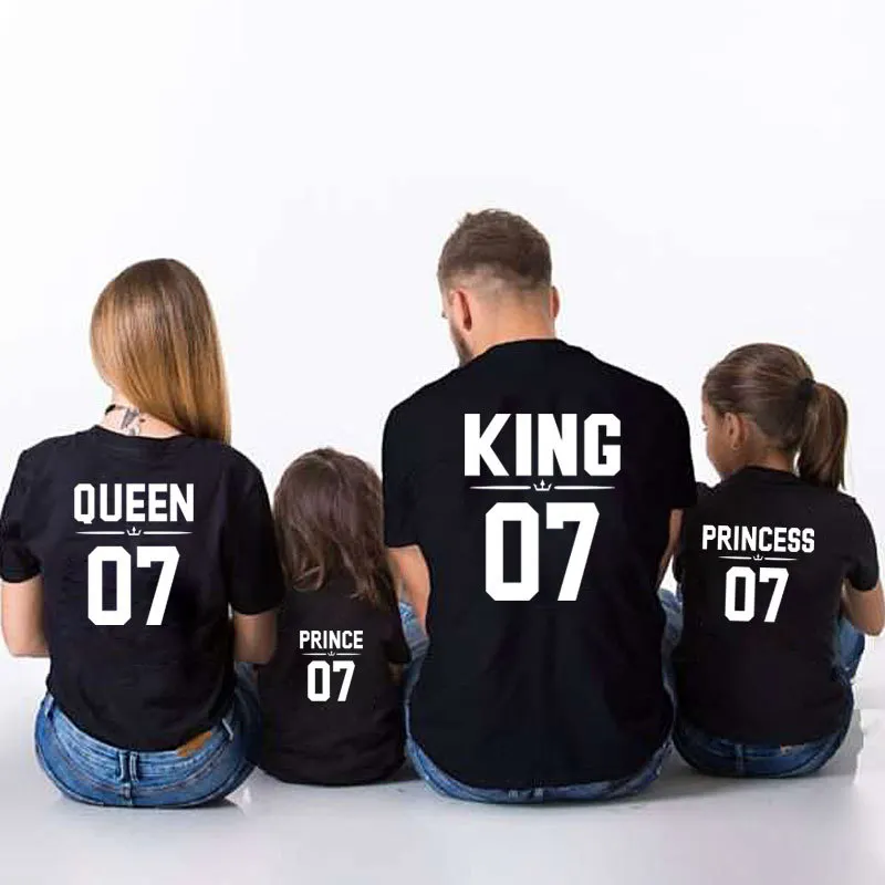 Family Look Matching Clothes Outfits Father Mother Daughter Son Tshirt Daddy Mommy And Me Baby Boy Girl Clothing Queen Mom Dress