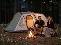 Tente tunnel double couche imperméable 3000 mm pour couple, avec protection solaire, deux chambres, salon et moustiquaire automatique, idéale pour le camping en extérieur.