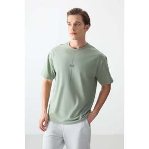 เสื้อยืดผู้ชายพิมพ์ลายทรงโอเวอร์ไซส์ เนื้อผ้าฝ้ายสีเขียวอ่อน หนานุ่ม รุ่น 88373 - ลายกระบองเพชร - Product Image 4