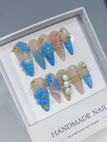 Faux Ongles à Presser en Acrylique Faits Main, Motif Fleur 3D en Argile Bleue, Perle et Chaîne Dorée, Longs Stilettos, pour Usage Professionnel en Salon