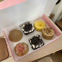 Emballage de boîte en papier alimentaire personnalisé biodégradable boîtes à biscuits en papier rose anti-graisse pour biscuit beignet boulangerie