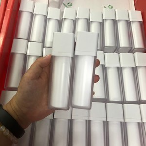 الأكثر مبيعًا غطاء كامل نباتي مرطب سائل زيت أساس خالي من الماء كريم أساس طويل مقاوم للماء مع واقي من الشمس - Product Image 1