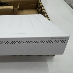 MikroTik CCR2004-16G-2S+ Usado o de Buena Calidad, 16 Puertos Gigabit Ethernet, Dos Cajas SFP+ de 10G, Puerto de Consola RJ-45 - Product Image 6