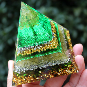 Pirámide de Cristal de Resina Epoxi, 8 cm, Árbol de Peridoto Multicapa, Decoración Feng Shui, Adorno de Escritorio para Sala de Estar, Regalo - Product Image 3