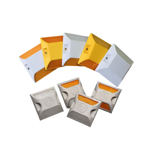 Dissuasori Stradali Quadrati in Alluminio Pressofuso Riempiti di Sabbia, Antiruggine, Riflettenti, con Logo in Rilievo, Anti-pressione, a Doppia Faccia, Produzione di Fabbrica - Product Image 1