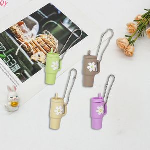 Porte-clés miniatures QQ en forme de gobelet, vente en gros; nouveau design mignon aux motifs nuages et fleurs; - Product Image 4
