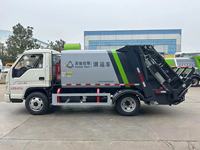 Les camions à ordures compacteurs Futian à chargement et déchargement arrière sont équipés d'un système de commande à un bouton.