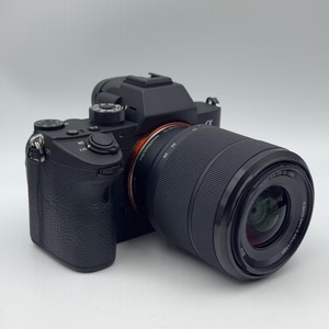 Appareil photo hybride professionnel <span class=keywords><strong>Sony</strong></span> <span class=keywords><strong>A7R</strong></span> III d'occasion avec objectif 28-70, appareil photo plein format d'occasion pour le vlogging, sortie haute définition 4K - Product Image 2