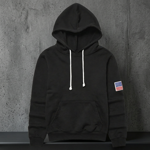 Sweat-shirt à capuche noir pour femme avec patch drapeau américain sur la manche gauche, vêtement décontracté d'automne, 100% coton tricoté, coupe classique - Product Image 2