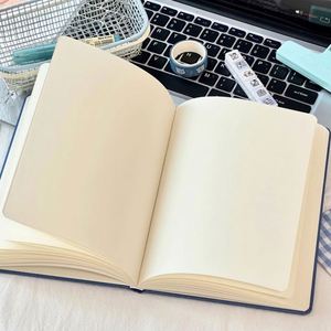 Cuaderno A5 Grueso con Diseño de Tres Gatitos Adorables para Estudiantes, de Alta Calidad Estética para Tomar Notas - Product Image 2