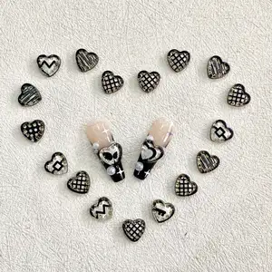 30 unids/bolsa arte de uñas enrejado blanco y negro corazón resina ráfaga flash dulce fresco blanco y negro línea de puntos mezcla adornos decorativos