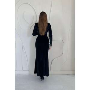 Robe de soirée longue noire à motif de roses 3D avec fente avant pour occasions formelles – Vente en gros - Product Image 1