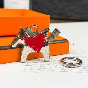 Llavero de metal pulido con diseño de caballo, de lujo, plateado, elegante, para coche, decoración de bolso, regalo para ella - Product Image 3