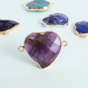 真鍮のエッジで包まれた天然石ペンダントファッションコネクタを作るジュエリー用の25mmファセットジェムストーンハートコネクタ - Product Image 5