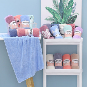 Serviette de toilette en microfibre Carlota 35x75 cm, épaisse, absorbante, séchage rapide, couleur unie, pour le bain et coffret cadeau - Product Image 4