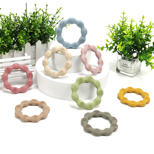 Anneau de dentition rond en silicone pour bébé avec soulagement des douleurs de la dentition, jouet à mâcher apaisant pour nourrissons - Sans BPA et facile à nettoyer - Product Image 5