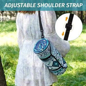 Im Angebot: Leichte, tragbare, faltbare, dreilagige, wasserdichte Camping- und Picknickmatte für alle Jahreszeiten mit Trageriemen - Product Image 2