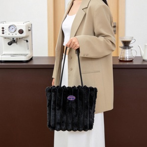 Nuova Borsa Tote da Donna in Finta <span class=keywords><strong>Pelliccia</strong></span> di Lusso, Borsa a Spalla Grande a Righe Soffice e Pelosa, Borsa Shopping Morbida e alla Moda - Product Image 5