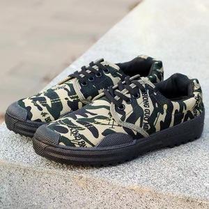 รองเท้าทำงานลายพรางสำหรับผู้ชาย พื้นรองเท้ายางกันลื่น รองเท้าเซฟตี้ส้นเตี้ยสำหรับงานก่อสร้าง ใส่เล่นกีฬาได้ - Product Image 2