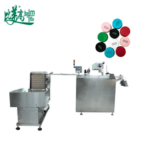 Máquina de Alimentación Automática y Marcado/Etiquetado Láser para Tapas de Botellas, con Recolección y Clasificación, Impresión de Códigos QR/Barras, Número de Lote/Chica, Logotipo y Fecha