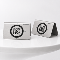 Penanda Meja Logam Tahan Karat dengan Logo Kustom, Tahan Air, Dilengkapi Kode QR untuk Pemindaian