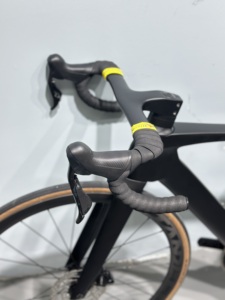 Bicicleta de Estrada de Carbono 700c em Promoção, Bicicleta de Corrida em Fibra de Carbono com Freio a Óleo para Homens com Transmissão Elétrica - Product Image 6