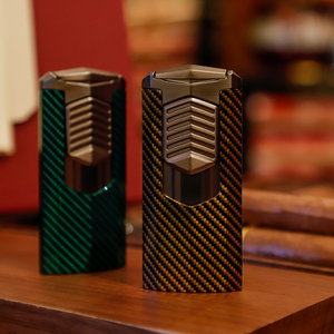 Vente en gros Briquet cadeau en fibre de carbone avec poinçon Briquet à 3 jets à flamme élevée - Product Image 3