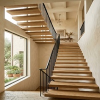 Escalier droit flottant moderne sur mesure Anewson avec marches en bois massif et garde-corps en verre pour la maison