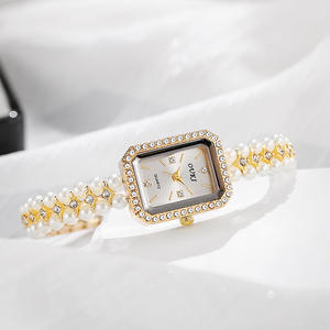 Montre pour femme tendance 2026 avec cristal carré et quartz, bracelet de perles - Style élégant, bracelet en acier inoxydable, résistante à l'eau - Faible coût - Product Image 1