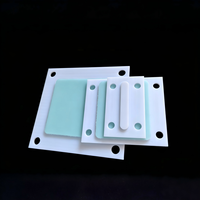Panneau latéral de protection en polycarbonate haute température usiné CNC sur mesure pour station de recharge de véhicules électriques