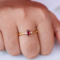 Magnifique bague classique en laiton plaqué or rose 0,5 micron avec pierre de grenat et quartz, motif paix, pour femme, idéale pour mariage, fiançailles ou soirée.