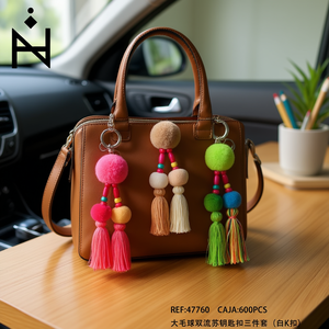 Set di Portachiavi con Pompon e Nappine, Ciondolo Colorato per Borsa e Auto, Accessorio per Portachiavi - Product Image 3