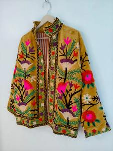 Veste Suzani en velours artisanal de qualité supérieure, manteau brodé Boho pour textile ouzbek vintage, disponible à un prix abordable - Product Image 5