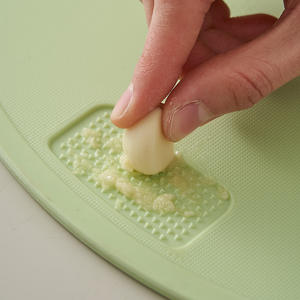 Tabla de cortar redonda de plástico verde de 37 cm, apta para lavavajillas, para verduras, uso en la cocina - Product Image 2